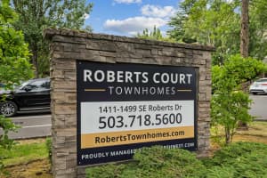 Roberts Court Townhomes stone monument sign at 1411-1499 SE Roberts Dr, Gresham